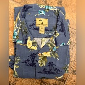 Men’s silk short sleeved printed shirt.